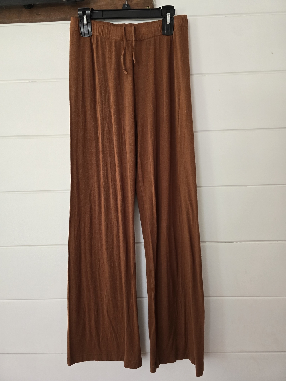 O SKIMS Wide Leg Lounge Pants in Rust Brown